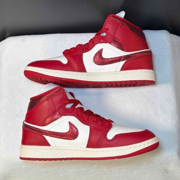 Air Jordan 1 Mid “Valentine’s Day 2025” – HJ9337-106 | 10M/11.5W main image 7